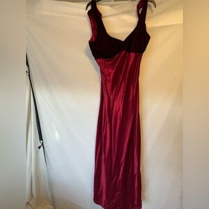 Roberta size 9/10 deep raspberry satin feel ling dress w velvet feel bust/strap